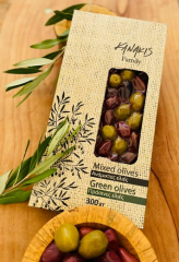 Grüne Oliven und schwarze Kalamata Oliven Mix im Vakuumpack